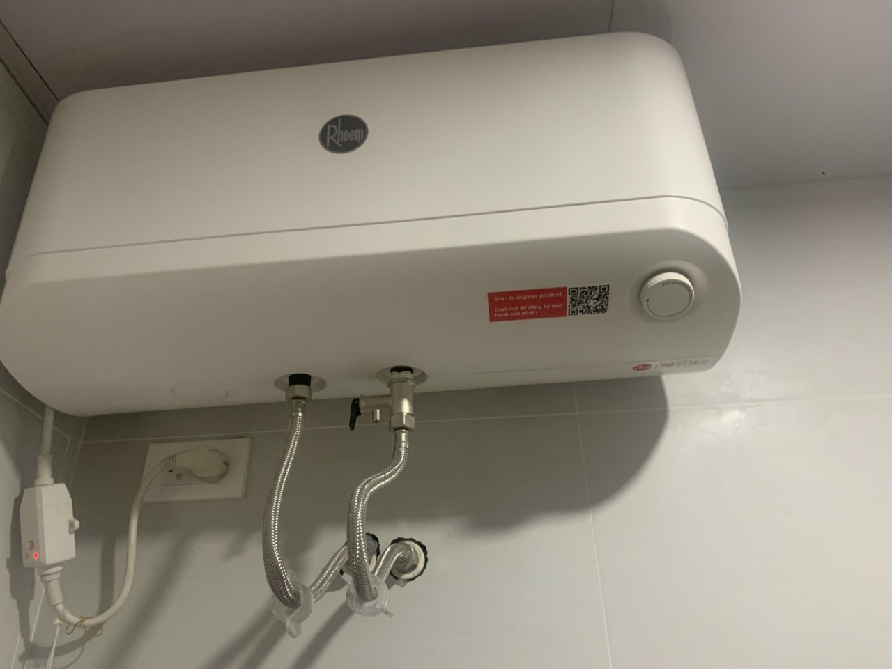Bình nóng lạnh RHEEM Xwell Slim XS-30W ngang